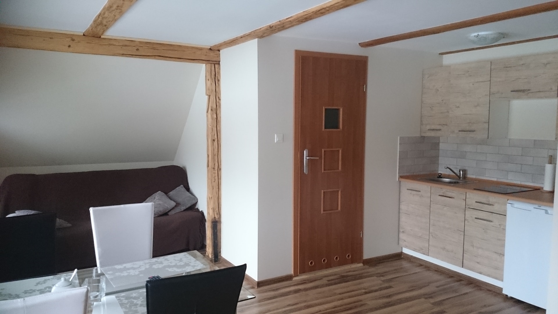 Widok na aneks i strefę wypoczynkową Apartamentu nr 2